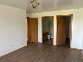 2115 Silverstone Dr, Unit 2115 in Carpentersville, IL - Building Photo - Building Photo