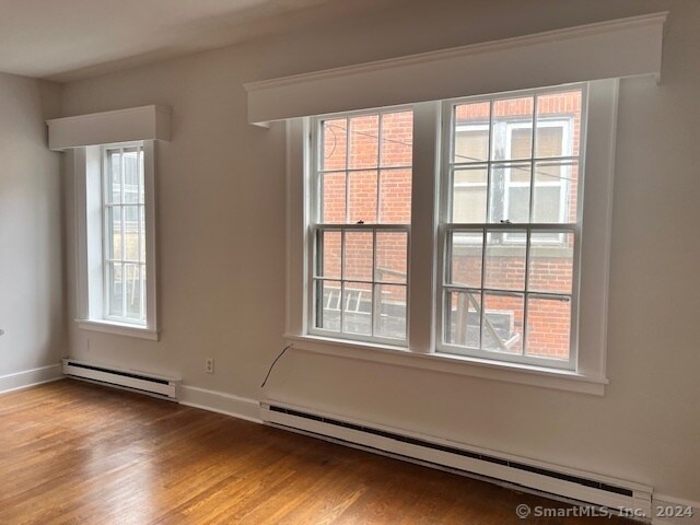 28 W Main St in Groton, CT - Building Photo