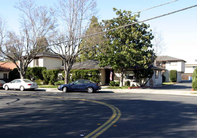 135 Rose Ct in Campbell, CA - Building Photo - Building Photo