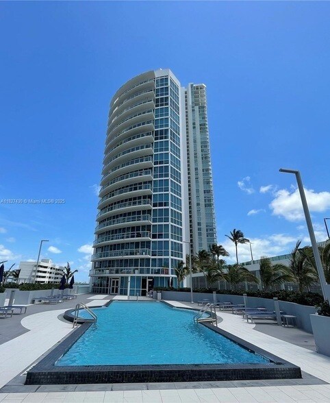 480 NE 30th St, Unit 1403 in Miami, FL - Building Photo - Building Photo