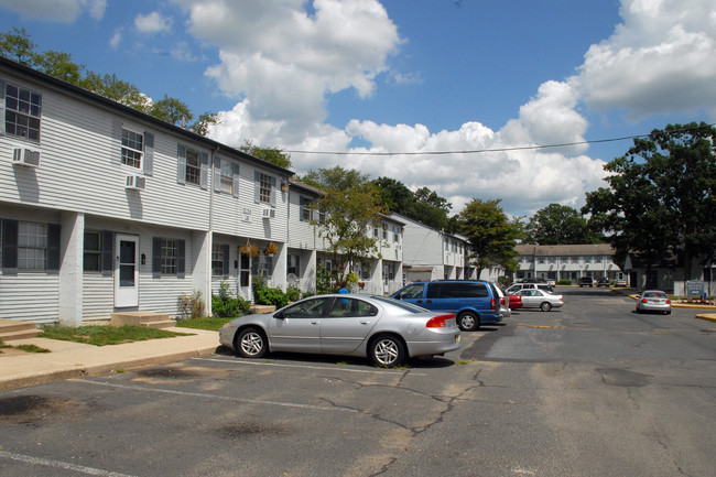 Walnut Villas in Vineland, NJ - Foto de edificio - Building Photo