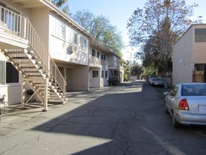 14921 Vanowen St in Van Nuys, CA - Building Photo - Building Photo