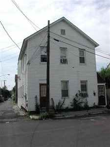 24 Schuyler St in Cohoes, NY - Foto de edificio