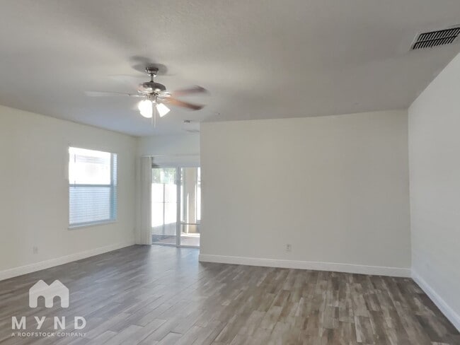 4991 Windbourne Way in St. Cloud, FL - Foto de edificio - Building Photo