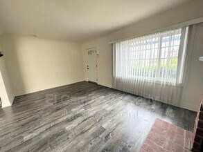8725 Dalton Ave in Los Angeles, CA - Building Photo - Building Photo