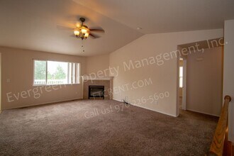 413 Hawthorne Ave in Johnstown, CO - Building Photo - Building Photo