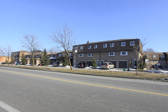 671 Huntingwood Dr in Toronto, ON - Building Photo - Building Photo