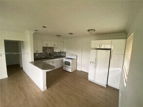 2446 Johnson St in Hollywood, FL - Building Photo - Building Photo