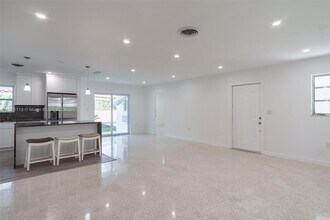 904 NE 96th St in Miami Shores, FL - Building Photo - Building Photo