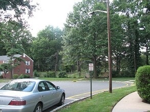 29 Carolyn Ter, Unit b in Roselle, NJ - Building Photo - Building Photo