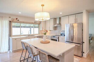 2207 Marble Falls Dr in Carrollton, TX - Building Photo