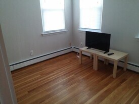 1000 Memorial Dr, Unit L in Cambridge, MA - Building Photo