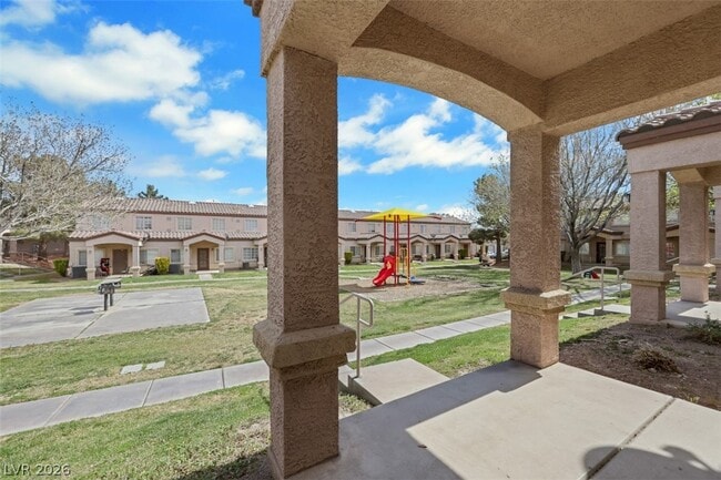 1956 Vista Malaga St