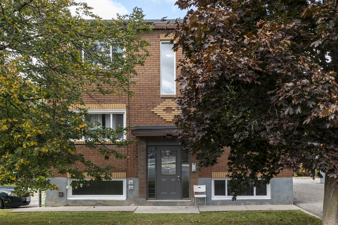 249 des Peres Blancs Ave in Ottawa, ON - Building Photo