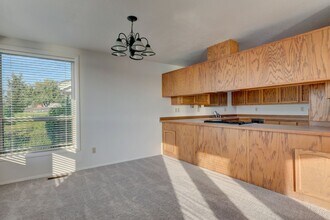 1410 SE Pioneer Way in Oak Harbor, WA - Building Photo - Building Photo