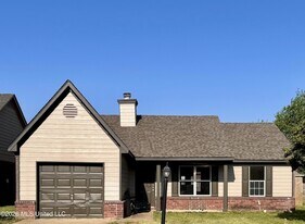 7011 Hampton Dr in Horn Lake, MS - Building Photo