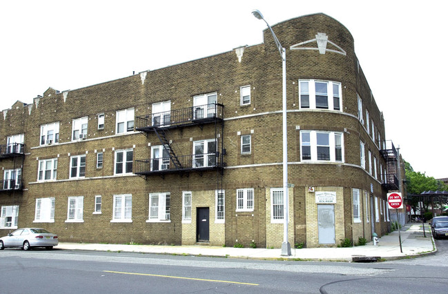 12-16 Ampere Pky in East Orange, NJ - Foto de edificio - Building Photo