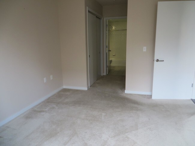 555 Bartlett St-Unit -311 in San Francisco, CA - Building Photo - Building Photo