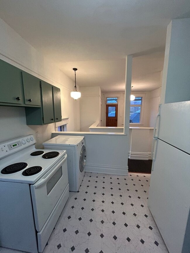 property at 716 W Quartz St