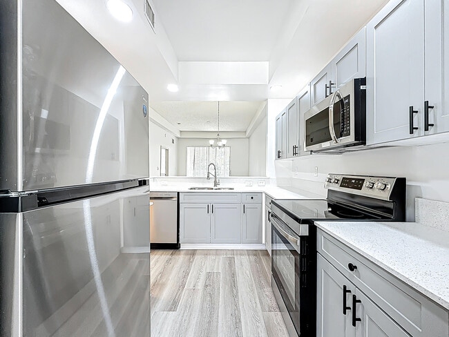 3180 N Haverhill Rd in West Palm Beach, FL - Building Photo - Building Photo