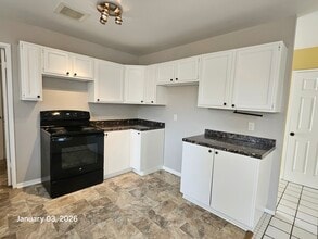 42405 Iowa st, Unit 42405 Iowa St. #1 in Palm Desert, CA - Building Photo - Building Photo