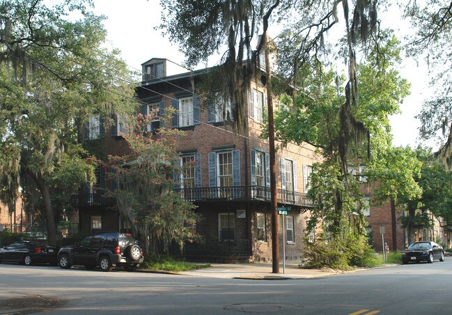 124 Mcdonough St in Savannah, GA - Foto de edificio - Building Photo