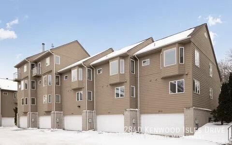 property at 2840 Kenwood Isles Dr