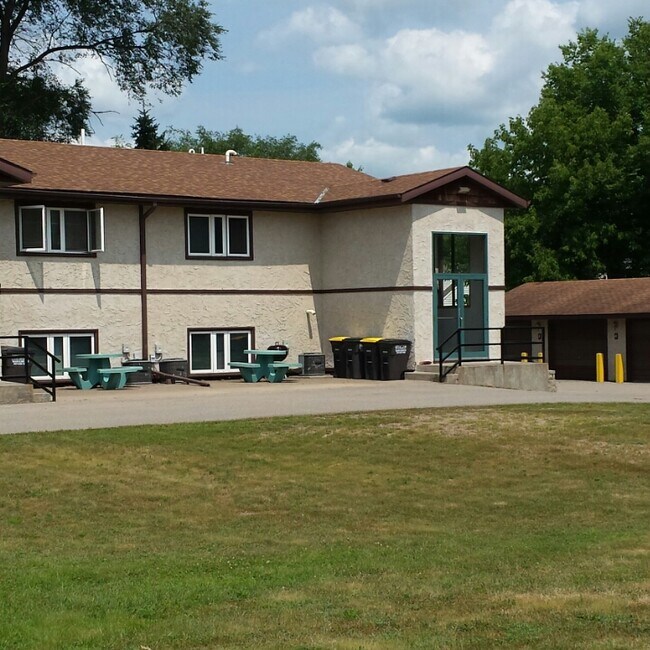 1331 N 3rd St Rentals in St. Peter, MN