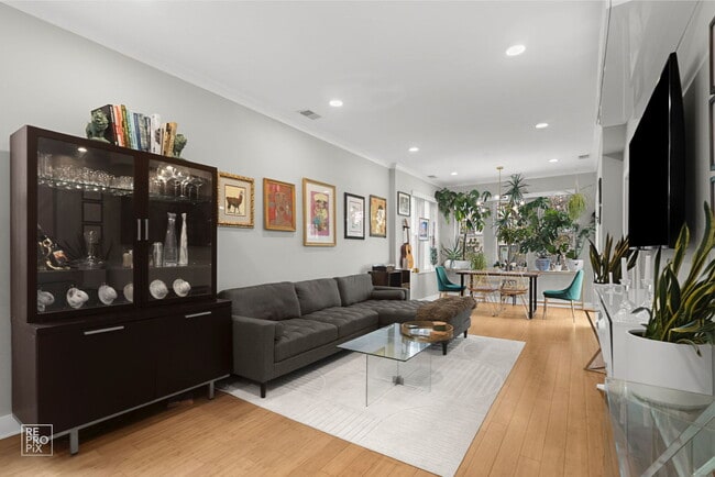 2052 N Campbell Ave in Chicago, IL - Building Photo - Building Photo