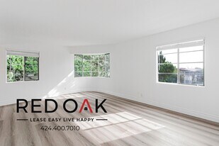 609 W Foothill Blvd in Monrovia, CA - Building Photo