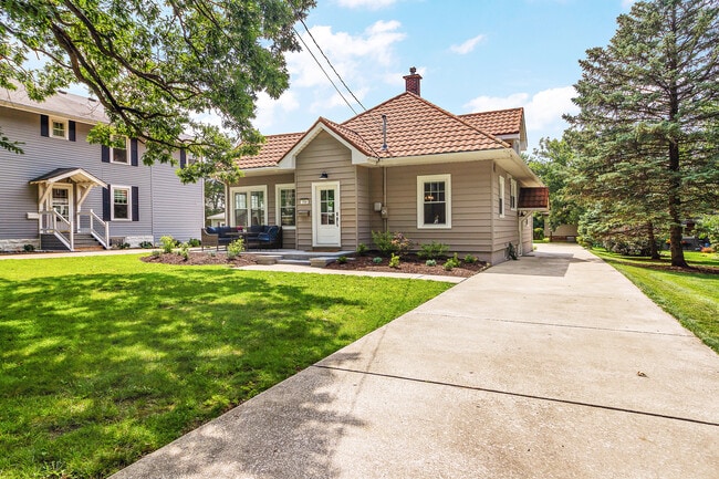 724 Warner Ave in Lemont, IL - Building Photo - Building Photo