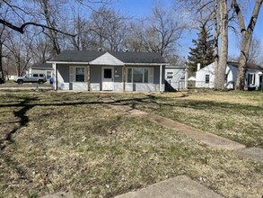 1105 Sansu Ln in Florissant, MO - Building Photo - Building Photo