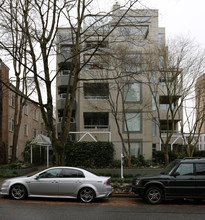 Kenwood Court in Vancouver, BC - Building Photo - Building Photo