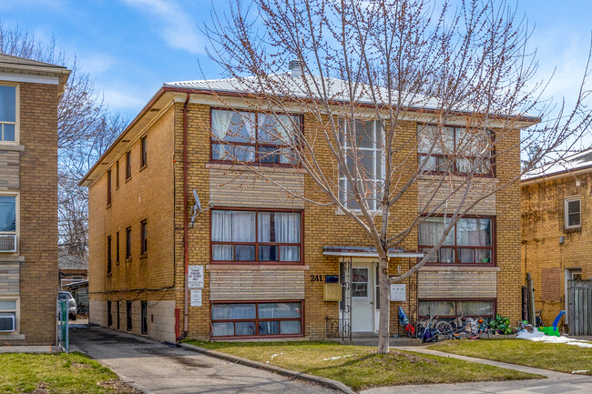 241 Bicknell Av in Toronto, ON - Building Photo - Building Photo