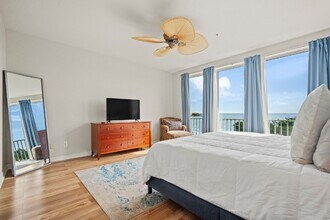 1593 Pinellas Bayway S in St. Petersburg, FL - Building Photo - Building Photo