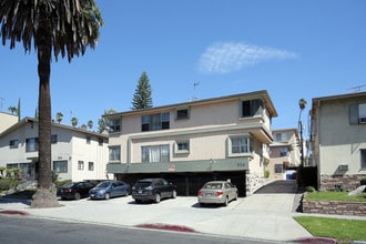 528 S Harvard Blvd in Los Angeles, CA - Building Photo - Building Photo