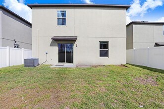 10256 Carloway Hills Dr in Wimauma, FL - Building Photo - Building Photo