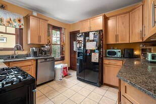 18 Kingsboro Park, Unit 1 in Boston, MA - Building Photo