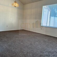 5201 Dunsmuir Rd in Bakersfield, CA - Building Photo - Building Photo