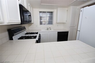 1908 Mountain Hills Ct in Las Vegas, NV - Building Photo - Building Photo