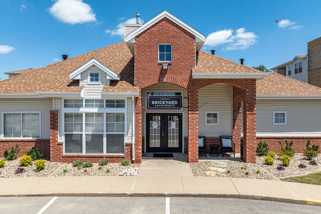 Brickyard Apartments in Bloomington, IL - Building Photo