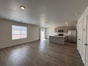 381 W 2025 N in Cedar City, UT - Building Photo - Building Photo