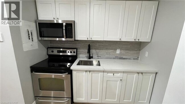 69 E Main St in Welland, ON - Building Photo - Building Photo