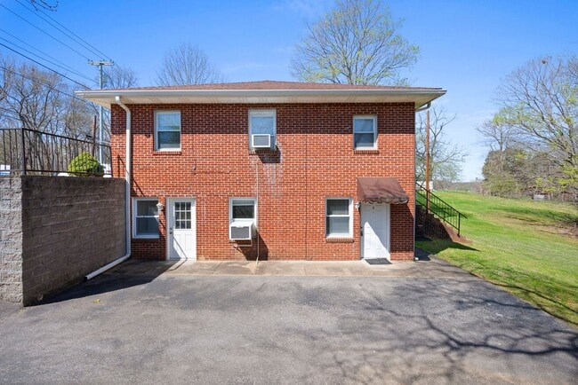 521 Hawkins Rd in Clarksville, TN - Building Photo - Building Photo