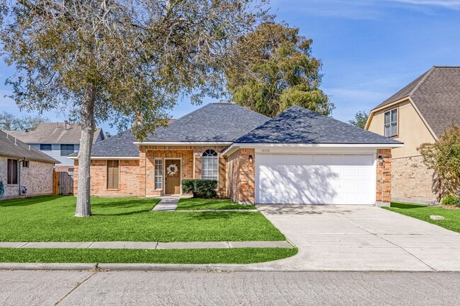 4754 Widerop Ln in Friendswood, TX - Building Photo - Building Photo