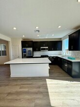 7138 Moon Wy in Tracy, CA - Building Photo - Building Photo