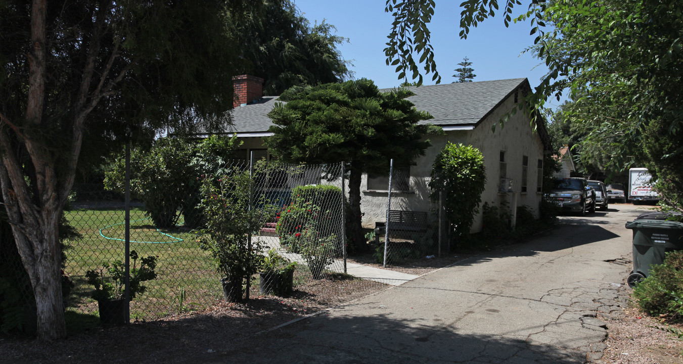 11035 Bryant Rd in El Monte, CA - Foto de edificio