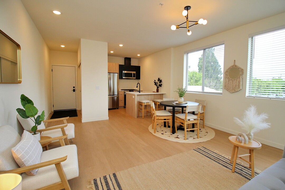 7530 N Richmond Ave-Unit -101 in Portland, OR - Foto de edificio