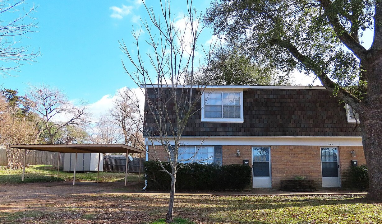 2740 S Donnybrook Ave in Tyler, TX - Building Photo