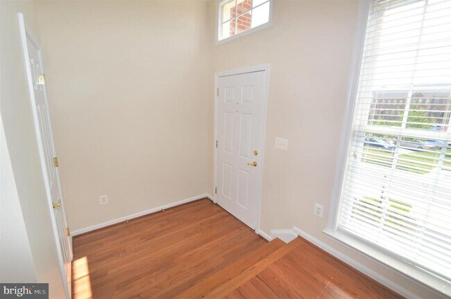 25140 Boomerang Terrace in Stone Ridge, VA - Foto de edificio - Building Photo